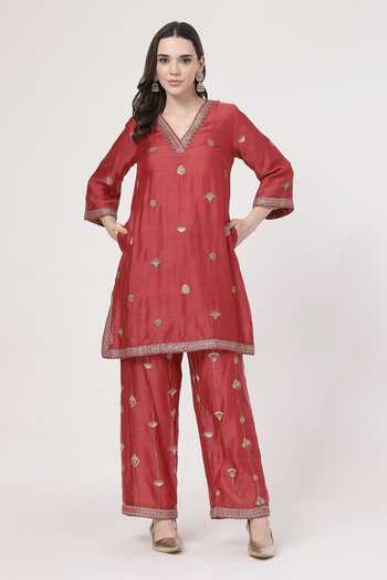 Buy_KAPAAS_Maroon Organza, Chanderi V-neck, Yes Embroidered Kurta Set 