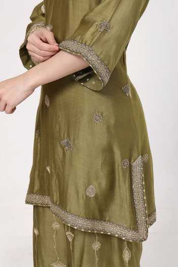 KAPAAS_Olive Green Organza, Chanderi V-neck, Yes Embroidered Kurta Set _at_Aza_Fashions