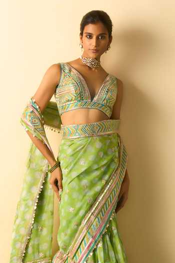 Gopi Vaid_Green Georgette Plunge Neck Jasleen Tiered Saree With Embroidered Blouse _Online_at_Aza_Fashions