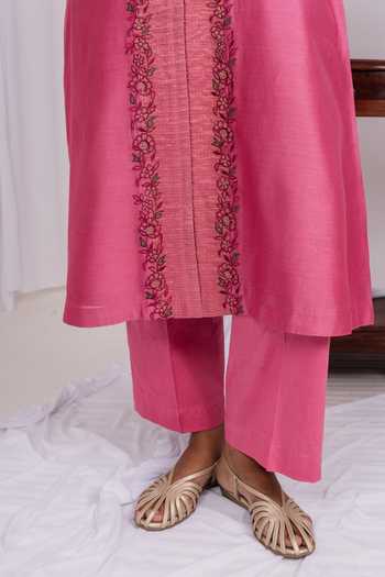 Buy_Mushio_Pink Chanderi, Silk, Cotton, Organza V-neck Floral Pattern Kurta Set 