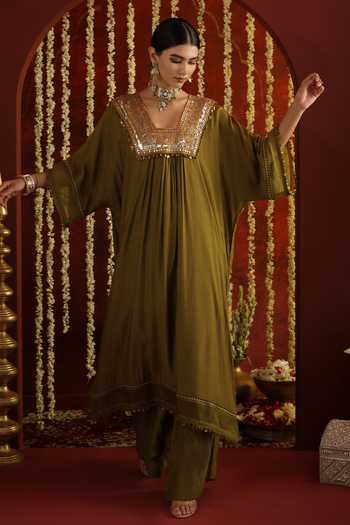 Aaroh By Dolly_Green Silk, Muslin Square Neck Sunehri Saanjh Embellished Kurta And Pant Set _Online_at_Aza_Fashions