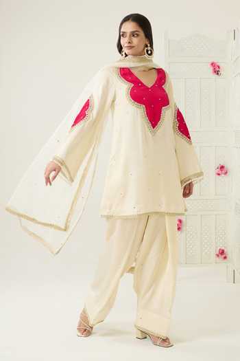 Shop_BAHAARA BY DIVYA NARULA_Pink Silk Satin, Organza V-neck, Yes Simran Contrast Yoke Kurta Set _Online_at_Aza_Fashions
