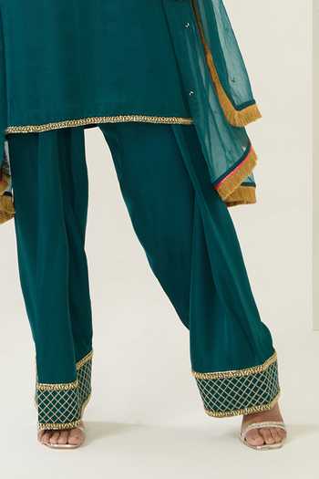 BAHAARA BY DIVYA NARULA_Teal Silk Satin, Organza V-neck Simran Contrast Yoke Kurta Set _Online_at_Aza_Fashions