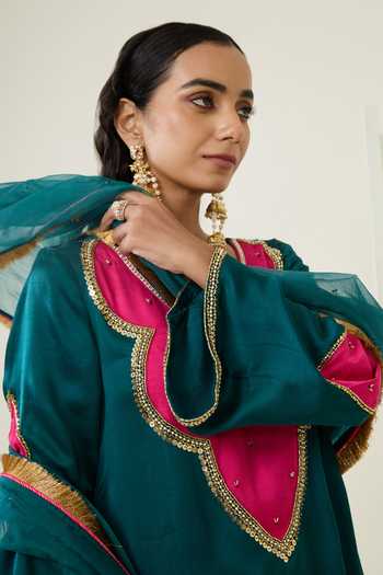 BAHAARA BY DIVYA NARULA_Teal Silk Satin, Organza V-neck Simran Contrast Yoke Kurta Set _at_Aza_Fashions
