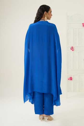 Shop_BAHAARA BY DIVYA NARULA_Cobalt Crepe V-neck Arwa Geometric Work Kurta Set _at_Aza_Fashions