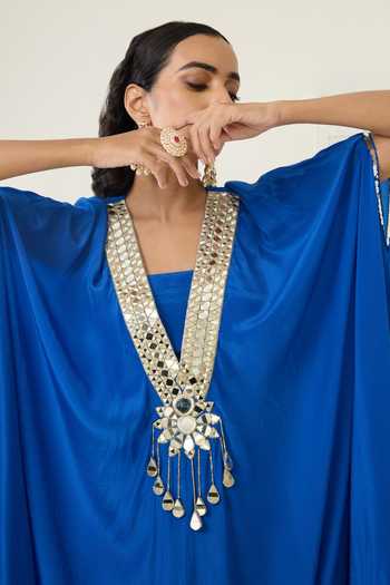 Shop_BAHAARA BY DIVYA NARULA_Cobalt Crepe V-neck Arwa Geometric Work Kurta Set 