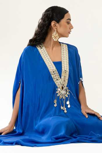 BAHAARA BY DIVYA NARULA_Cobalt Crepe V-neck Arwa Geometric Work Kurta Set _Online