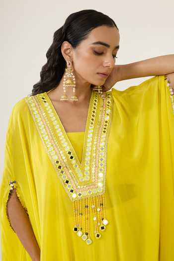 Shop_BAHAARA BY DIVYA NARULA_Yellow Crepe V-neck Noor Mirror Work Kurta Set _Online_at_Aza_Fashions