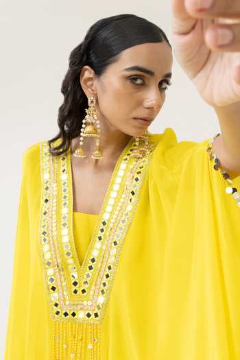 Buy_BAHAARA BY DIVYA NARULA_Yellow Crepe V-neck Noor Mirror Work Kurta Set 
