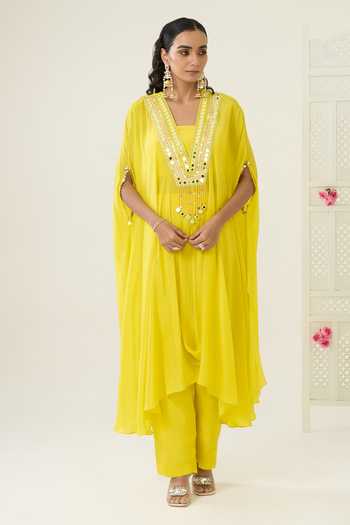 Buy_BAHAARA BY DIVYA NARULA_Yellow Crepe V-neck Noor Mirror Work Kurta Set _at_Aza_Fashions