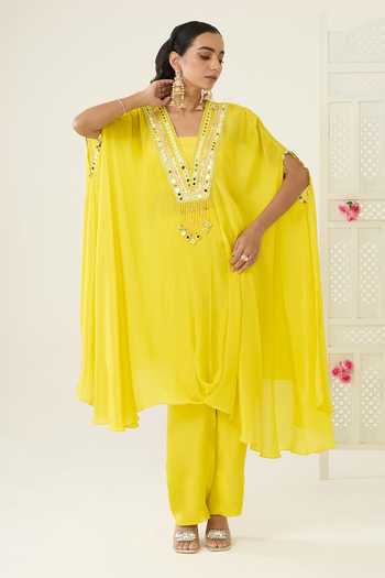 BAHAARA BY DIVYA NARULA_Yellow Crepe V-neck Noor Mirror Work Kurta Set _Online