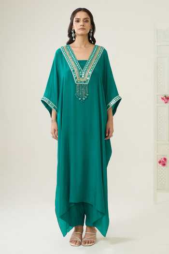 BAHAARA BY DIVYA NARULA_Green Crepe V-, Square Ava Mirror Work Kurta Set _Online_at_Aza_Fashions