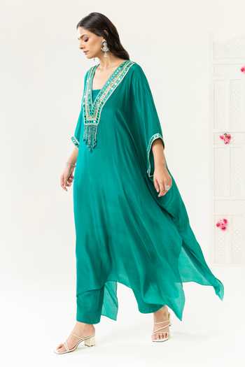 Buy_BAHAARA BY DIVYA NARULA_Green Crepe V-, Square Ava Mirror Work Kurta Set _Online_at_Aza_Fashions