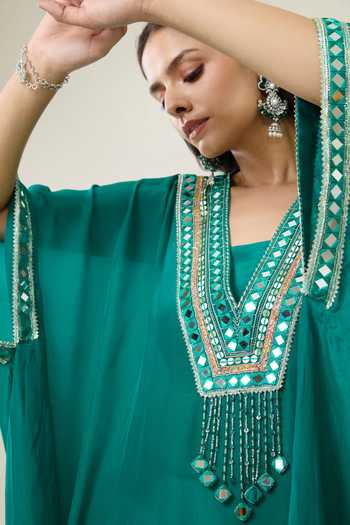 Shop_BAHAARA BY DIVYA NARULA_Green Crepe V-, Square Ava Mirror Work Kurta Set _Online_at_Aza_Fashions