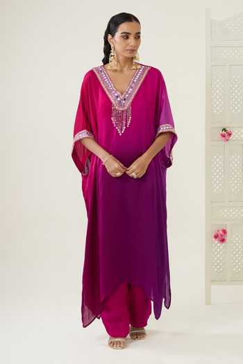Buy_BAHAARA BY DIVYA NARULA_Maroon Organza, Satin V-neck Avira Ombre Kurta And Pant Set _at_Aza_Fashions