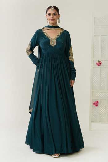 Buy_BAHAARA BY DIVYA NARULA_Teal Crepe, Organza V-neck Bano Embroidered Anarkali And Dupatta Set _at_Aza_Fashions