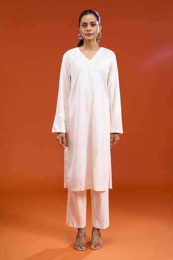 Shop_Kshitij Jalori_Off White Silk, Cotton V-neck Plain Kurta _Online_at_Aza_Fashions