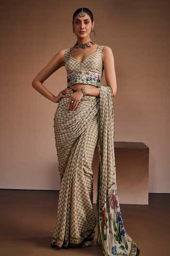 Buy_The Royaleum_Beige Silk Sweetheart Neck Checked Pattern Saree With Blouse _at_Aza_Fashions
