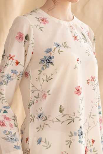 Dried Flowers_Ivory Silk, Chanderi Round Neck Ditsy Print Kurta And Trouser Set _Online_at_Aza_Fashions