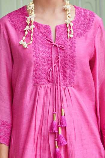 Charu Makkar_Fuchsia Cotton, Chanderi Embroidery Split V-neck Floral Kurta And Palazzo Set _Online_at_Aza_Fashions