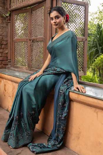 Shop_Devkalii_Green Organza Sweetheart Neck Embroidered Saree And Blouse Set 