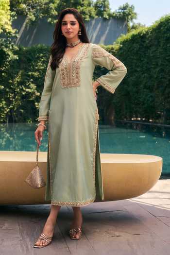 Buy_House of Arshiyaa_Green Silk V-neck Mint Tissue Kaftan _at_Aza_Fashions