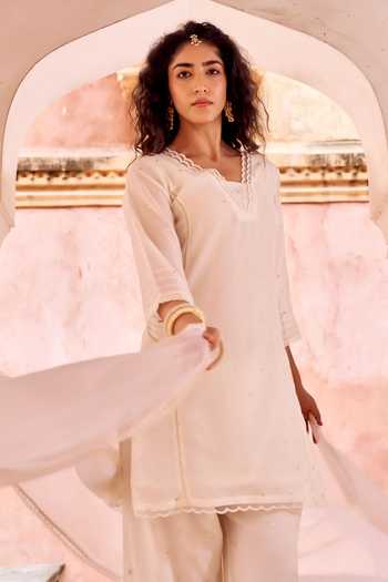 Karaj Jaipur_Off White Cotton, Kota Doria, Muslin (mulmul) V-neck, Yes Mul Suit Set _Online_at_Aza_Fashions