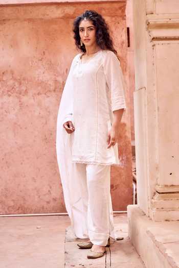 Buy_Karaj Jaipur_Off White Cotton, Kota Doria, Muslin (mulmul) V-neck, Yes Mul Suit Set _Online_at_Aza_Fashions
