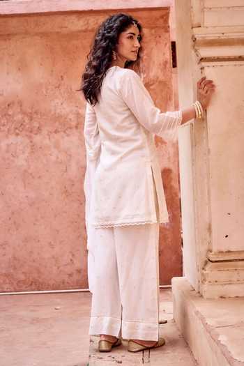 Shop_Karaj Jaipur_Off White Cotton, Kota Doria, Muslin (mulmul) V-neck, Yes Mul Suit Set _at_Aza_Fashions