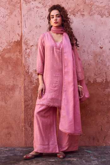 Buy_Karaj Jaipur_Pink Cotton, Kota Doria, Muslin (mulmul) V-neck Onion Mul Kurta Set _at_Aza_Fashions