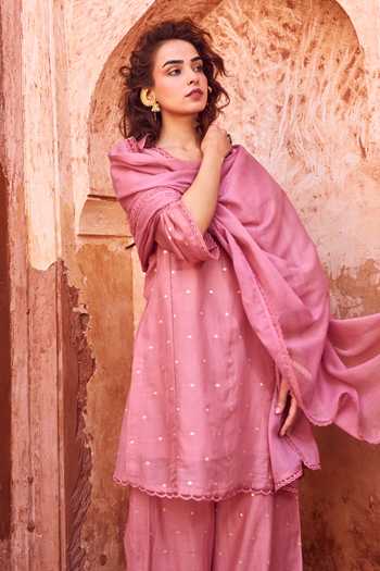 Karaj Jaipur_Pink Cotton, Kota Doria, Muslin (mulmul) V-neck Onion Mul Kurta Set _Online_at_Aza_Fashions