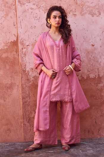 Buy_Karaj Jaipur_Pink Cotton, Kota Doria, Muslin (mulmul) V-neck Onion Mul Kurta Set _Online_at_Aza_Fashions