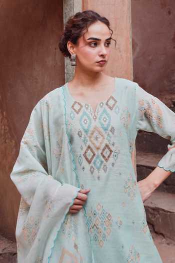 Karaj Jaipur_Blue Chanderi, Cotton V-neck Aqua Embroidered Kurta Set _Online_at_Aza_Fashions