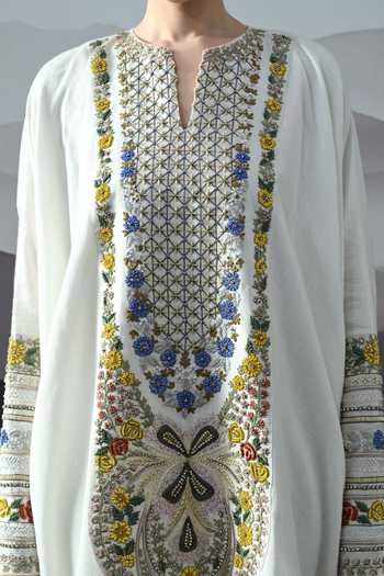 Samant Chauhan_Ivory Cotton, Linen Split V-neck Hand Embroidered Kaftan _at_Aza_Fashions