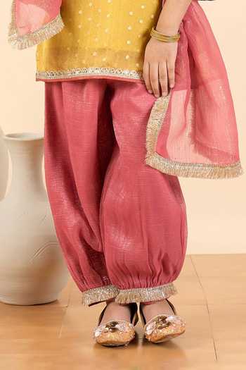 StyloBug_Yellow Polyester Scallop Lace Kurta Set  _Online_at_Aza_Fashions
