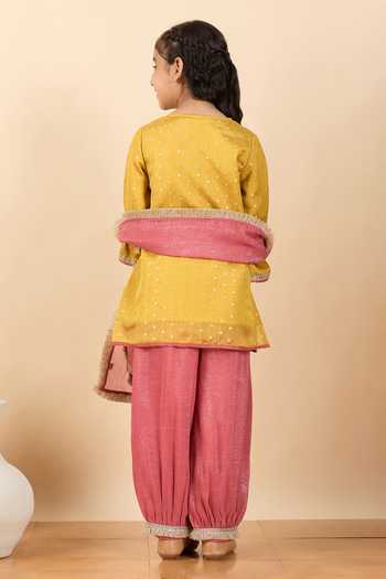 Shop_StyloBug_Yellow Polyester Scallop Lace Kurta Set  _at_Aza_Fashions