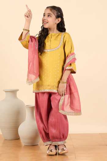 Shop_StyloBug_Yellow Polyester Scallop Lace Kurta Set  _Online_at_Aza_Fashions