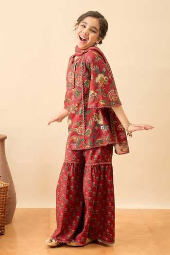StyloBug_Maroon Cotton Floral Print Kurta And Pant Set _Online_at_Aza_Fashions