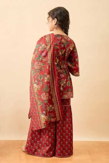 Shop_StyloBug_Maroon Cotton Floral Print Kurta And Pant Set _at_Aza_Fashions
