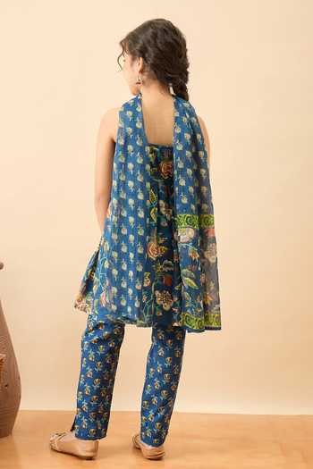 Shop_StyloBug_Blue Cotton Floral Print Kurta Set _at_Aza_Fashions