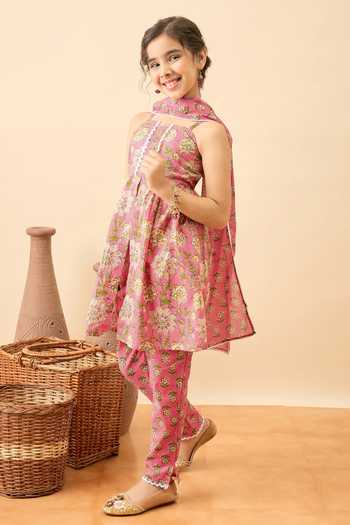 StyloBug_Pink Cotton Floral Pattern Kurta Set _Online_at_Aza_Fashions