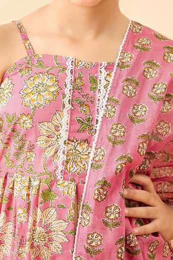 Buy_StyloBug_Pink Cotton Floral Pattern Kurta Set _Online_at_Aza_Fashions
