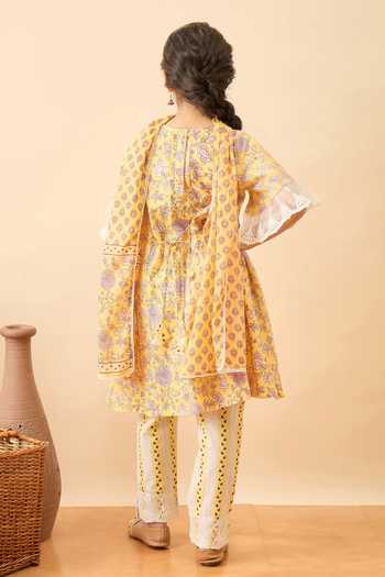 Shop_StyloBug_Yellow Cotton Floral Butti Print Kurta Set _at_Aza_Fashions