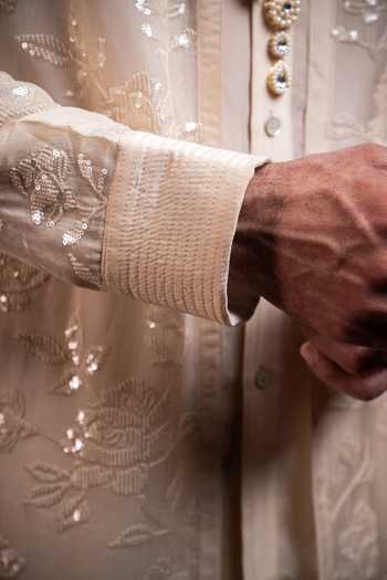 Char Chaand_Ivory Silk, Linen Kurta _Online_at_Aza_Fashions