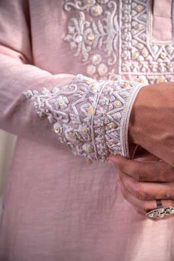 Char Chaand_Pink Linen Riwaayat Embroidered Kurta _Online_at_Aza_Fashions