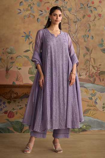 Buy_Kritika Dawar_Lilac Chanderi, Cotton Split V-neck Saanjh Embroidered Kurta And Pant Set 