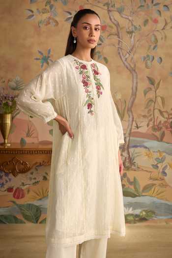 Shop_Kritika Dawar_Ivory Chanderi, Cotton Round Neck Ziya Aanar Embroidered Kurta Set _Online_at_Aza_Fashions