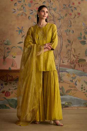 Kritika Dawar_Yellow Chanderi, Organza V-neck Ruh Embroidered Kurta And Gharara Set _Online_at_Aza_Fashions