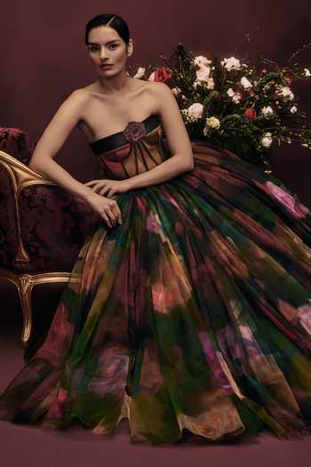 Buy_Gauri & Nainika_Green Tulle Bandeau Neck Oil On Canvas Print Dress 
