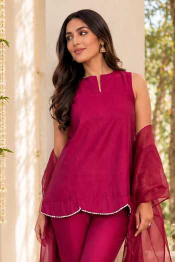 Buy_Label Lila_Magenta Silk, Organza Split V-neck, Yes Ruby Scallop Hem Kurta Set _Online_at_Aza_Fashions